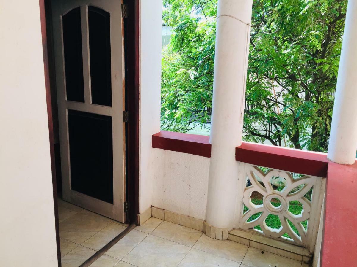 White House Daire Negombo Dış mekan fotoğraf
